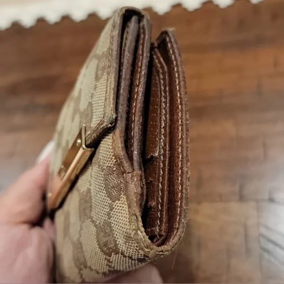 Gucci Brown Monogram Canvas Wallet with Gold-Tone Plate - Picture 4 of 8